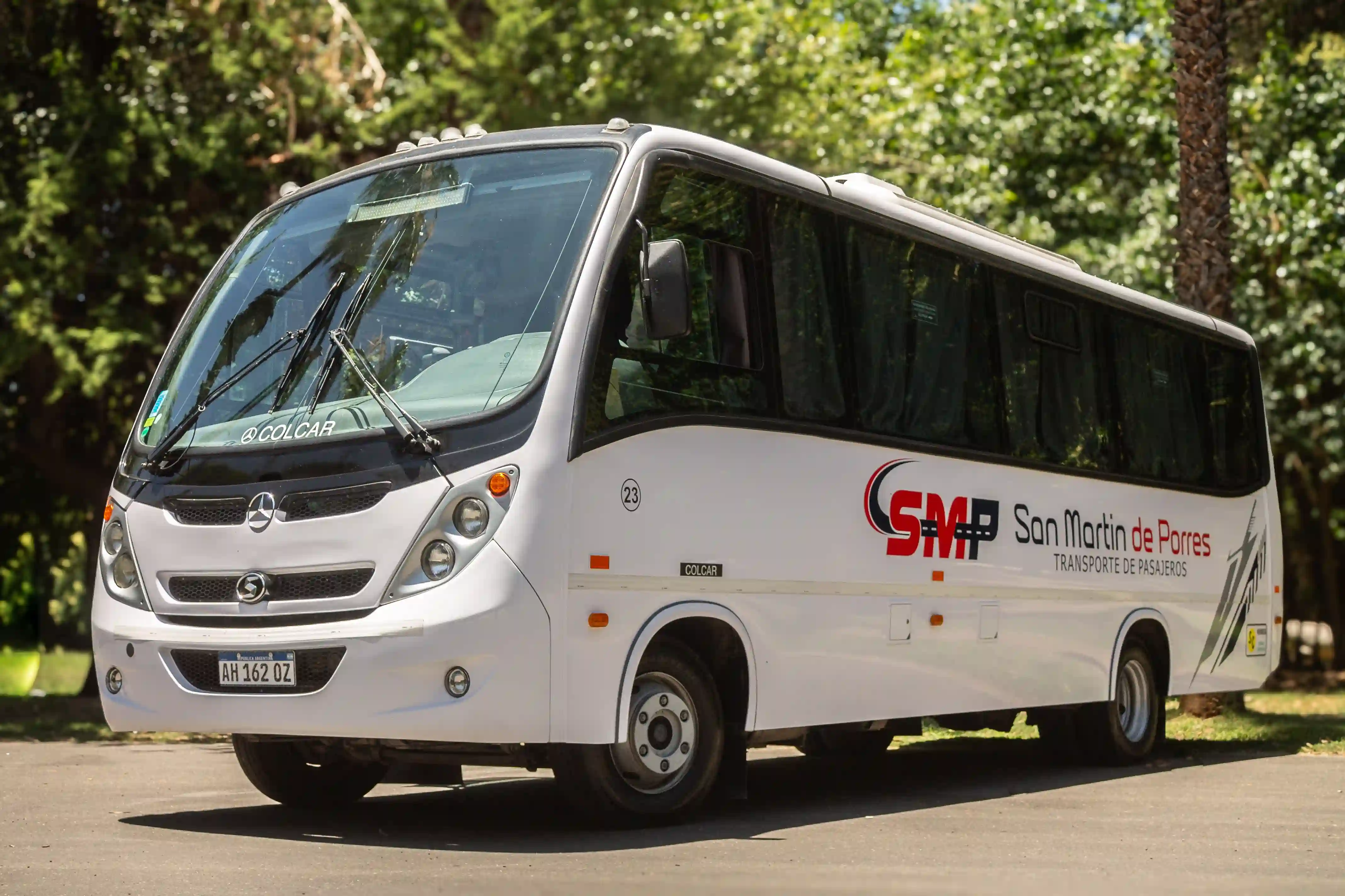 Minibus Mercedes-Benz 24 pasajeros para grupos medianos Mendoza