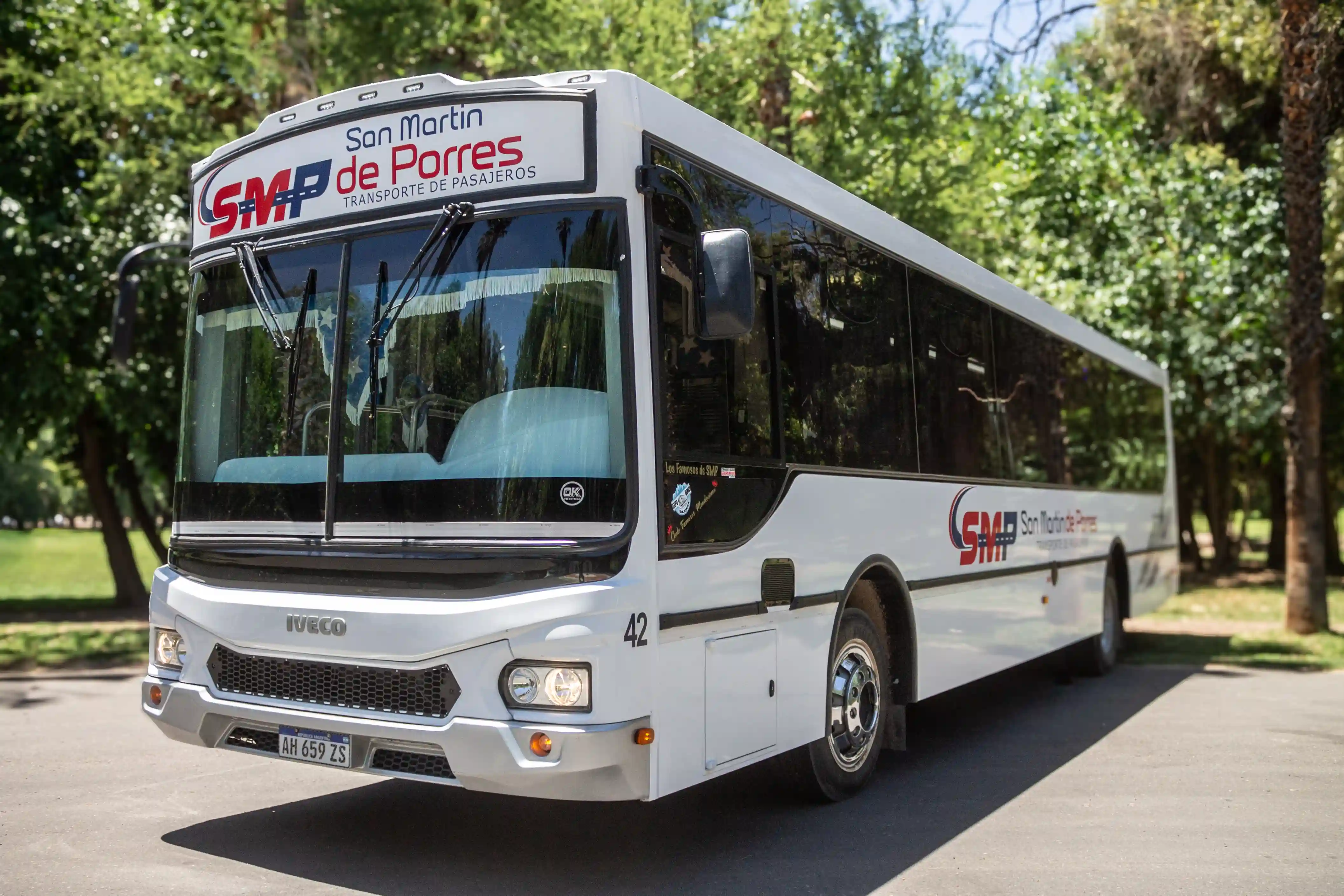 Colectivos urbanos Mercedes-Benz e Iveco 50 pasajeros transporte personal Mendoza